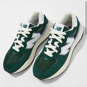 GENTLY WORN SEE PHOTOS new balance 57/40 sneakers forest green sz 7 - worn 3 tms
